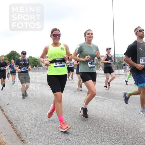 29.06.2025 - hella hamburg halbmarathon Lena Gebhardt http://msf.ph/oto/8355233 29.06.2025 10:48:03 Lombardsbrücke 4856, 9697, 16356, 9696, 12582, 1045, 1157, 1174, 1175, 1246, 1392, 1618, 1639, 1645, 1701, 1926, 2037, 2163, 2197, 2418, 2491, 2545, 2650, 2704, 2756, 2790, 2882, 2958, 3049, 3320, 3468, 3504, 3679, 3933, 4327, 4423, 4588, 4856, 5585, 5781, 5886, 5952, 6143, 7240, 7393, 7394, 7427, 7532, 7916, 7970, 8077, 8310, 8521, 8550, 8774, 9356, 9687, 9696, 9697, 9775, 9921, 10145, 10658, 10777, 10794, 10991, 11548, 11742, 11781, 11802, 11909, 12431 meine-sportfotos.de