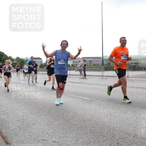 29.06.2025 - hella hamburg halbmarathon Lena Gebhardt http://msf.ph/oto/8355264 29.06.2025 10:38:57 Lombardsbrücke 14550, 14557, 12722, 17333, 11059, 56, 1232, 1390, 1451, 1721, 1760, 2524, 2534, 2571, 2574, 2576, 2660, 2693, 2893, 2998, 3216, 3307, 3323, 3726, 3745, 3927, 4028, 4139, 4155, 4257, 4259, 4260, 4316, 4320, 4410, 4964, 5617, 5684, 5913, 6062, 6112, 6611, 6695, 6696, 6875, 7148, 7263, 7341, 7371, 7506, 7561, 7589, 7692, 7815, 7849, 8367, 8457, 8783, 9420, 9446, 9708, 9974, 9977, 10001, 10072, 10315, 10516, 10554, 13060 meine-sportfotos.de