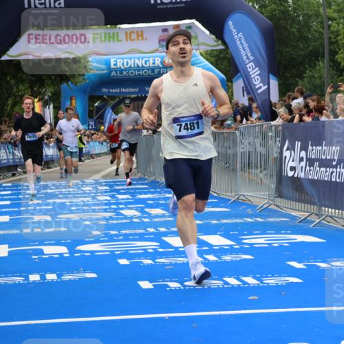 29.06.2025 - hella hamburg halbmarathon Strokosch-Dieckow http://msf.ph/oto/8355267 29.06.2025 10:30:42 Ziel 2851, 3379, 7055, 7481, 9381, 9508, 17322, 18235, 18871 meine-sportfotos.de