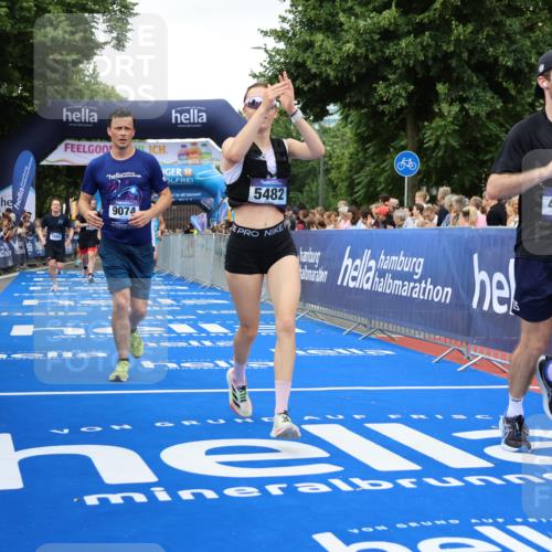 29.06.2025 - hella hamburg halbmarathon Strokosch-Dieckow http://msf.ph/oto/8355277 29.06.2025 10:52:14 Ziel 1482, 2397, 4140, 4419, 4587, 4837, 5032, 5087, 5093, 5482, 6164, 6897, 7896, 9074, 9082, 12135, 13707, 13726, 14248, 14300, 15275, 15446, 16003, 16320, 16591, 17033, 17130, 17773, 18475, 18801 meine-sportfotos.de