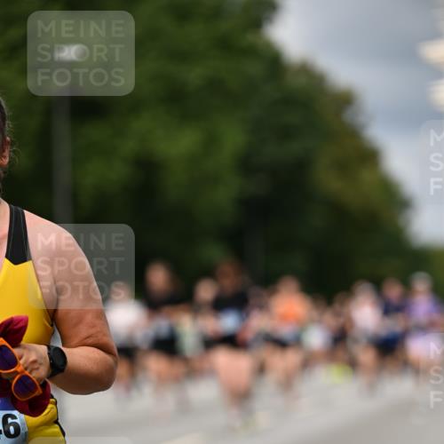 29.06.2025 - hella hamburg halbmarathon Dr. Thomas Lammeyer http://msf.ph/oto/8355314 29.06.2025 10:40:59 Kennedybrücke 1008, 1010, 1948, 2072, 2811, 3398, 3401, 3428, 3699, 3895, 4245, 5171, 5540, 5786, 5789, 5809, 6184, 6359, 6417, 7632, 7773, 8257, 8258, 8581, 8936, 8937, 9432, 9806, 9918, 10123, 10487, 10531, 10577, 10862, 10984 meine-sportfotos.de