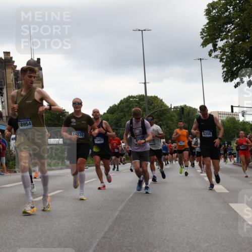 29.06.2025 - hella hamburg halbmarathon Yannick Fuchs http://msf.ph/oto/8355318 29.06.2025 10:52:59 20KM 1285, 1642, 1946, 1951, 2006, 2027, 2584, 2677, 2855, 2957, 2978, 3181, 3983, 4088, 4592, 5084, 5347, 5633, 6202, 6208, 6636, 6860, 6997, 7223, 7476, 8290, 8392, 8929, 9156, 9353, 9655, 10036, 10759, 10915, 10943, 12633, 13407, 14375, 14631, 14914, 15240, 15263, 15824, 16160, 16206, 16341, 16563, 16922, 16924, 17017, 17346, 17782, 17810, 17852, 17931, 18112, 18153, 18232, 18266, 18327, 18556, 18730, 18954 meine-sportfotos.de