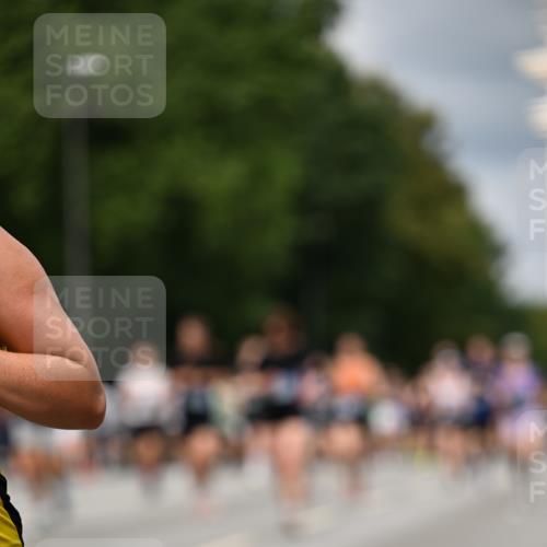 29.06.2025 - hella hamburg halbmarathon Dr. Thomas Lammeyer http://msf.ph/oto/8355330 29.06.2025 10:40:59 Kennedybrücke 1008, 1010, 1948, 2072, 2811, 3398, 3401, 3428, 3699, 3895, 4245, 5171, 5540, 5786, 5789, 5809, 6184, 6359, 6417, 7632, 7773, 8257, 8258, 8581, 8936, 8937, 9432, 9806, 9918, 10123, 10487, 10531, 10577, 10862, 10984 meine-sportfotos.de