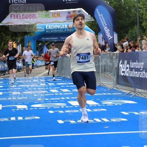 29.06.2025 - hella hamburg halbmarathon Strokosch-Dieckow http://msf.ph/oto/8355333 29.06.2025 10:30:42 Ziel 2851, 3379, 7055, 7481, 9381, 9508, 17322, 18235, 18871 meine-sportfotos.de