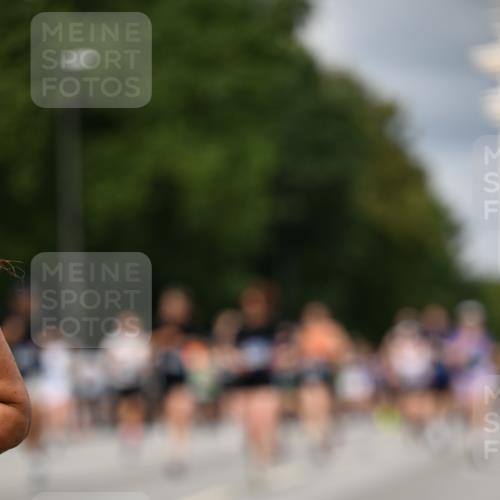 29.06.2025 - hella hamburg halbmarathon Dr. Thomas Lammeyer http://msf.ph/oto/8355362 29.06.2025 10:40:59 Kennedybrücke 1008, 1010, 1948, 2072, 2811, 3398, 3401, 3428, 3699, 3895, 4245, 5171, 5540, 5786, 5789, 5809, 6184, 6359, 6417, 7632, 7773, 8257, 8258, 8581, 8936, 8937, 9432, 9806, 9918, 10123, 10487, 10531, 10577, 10862, 10984 meine-sportfotos.de