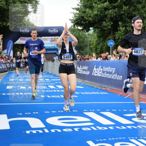 29.06.2025 - hella hamburg halbmarathon Strokosch-Dieckow http://msf.ph/oto/8355400 29.06.2025 10:52:14 Ziel 1482, 2397, 4140, 4419, 4587, 4837, 5032, 5087, 5093, 5482, 6164, 6897, 7896, 9074, 9082, 12135, 13707, 13726, 14248, 14300, 15275, 15446, 16003, 16320, 16591, 17033, 17130, 17773, 18475, 18801 meine-sportfotos.de