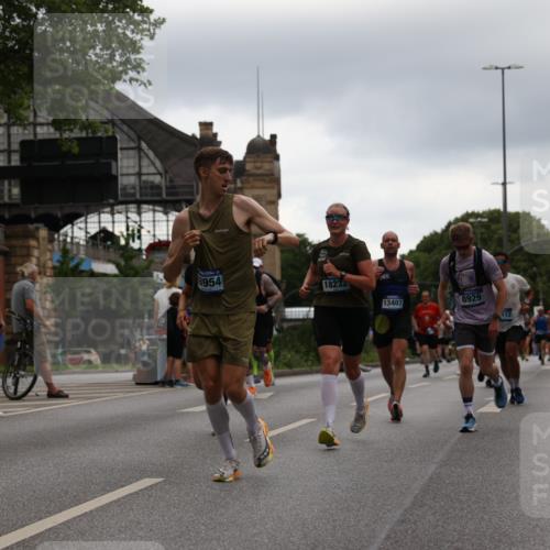 29.06.2025 - hella hamburg halbmarathon Yannick Fuchs http://msf.ph/oto/8355460 29.06.2025 10:52:59 20KM 1285, 1642, 1946, 1951, 2006, 2027, 2584, 2677, 2855, 2957, 2978, 3181, 3983, 4088, 4592, 5084, 5347, 5633, 6202, 6208, 6636, 6860, 6997, 7223, 7476, 8290, 8392, 8929, 9156, 9353, 9655, 10036, 10759, 10915, 10943, 12633, 13407, 14375, 14631, 14914, 15240, 15263, 15824, 16160, 16206, 16341, 16563, 16922, 16924, 17017, 17346, 17782, 17810, 17852, 17931, 18112, 18153, 18232, 18266, 18327, 18556, 18730, 18954 meine-sportfotos.de