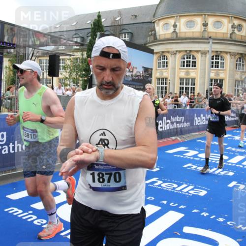 29.06.2025 - hella hamburg halbmarathon Michael Strokosch http://msf.ph/oto/8355508 29.06.2025 10:53:59 Ziel 1706, 1815, 1870, 2432, 3096, 6374, 6481, 7395, 7918, 7973, 8394, 10891, 11789, 12413, 13032, 13869, 14026, 14175, 16477, 16538, 18418, 18831, 18879, 18915, 19177 meine-sportfotos.de