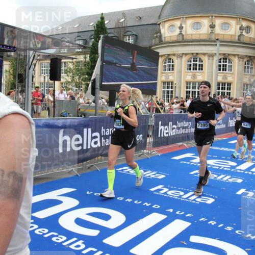 29.06.2025 - hella hamburg halbmarathon Michael Strokosch http://msf.ph/oto/8355559 29.06.2025 10:53:59 Ziel 1706, 1815, 1870, 2432, 3096, 6374, 6481, 7395, 7918, 7973, 8394, 10891, 11789, 12413, 13032, 13869, 14026, 14175, 16477, 16538, 18418, 18831, 18879, 18915, 19177 meine-sportfotos.de