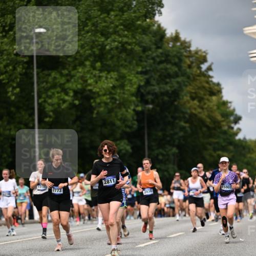 29.06.2025 - hella hamburg halbmarathon Dr. Thomas Lammeyer http://msf.ph/oto/8355567 29.06.2025 10:41:01 Kennedybrücke 1008, 1010, 1253, 1948, 2072, 2811, 3398, 3401, 3428, 3699, 3895, 4245, 5540, 5786, 5789, 5809, 6184, 6359, 6417, 7632, 7773, 8257, 8258, 8581, 8936, 8937, 9432, 9806, 9918, 10123, 10487, 10531, 10577, 10862, 10984 meine-sportfotos.de