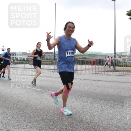 29.06.2025 - hella hamburg halbmarathon Lena Gebhardt http://msf.ph/oto/8355593 29.06.2025 10:38:58 Lombardsbrücke 4557, 12722, 17333, 56, 1232, 1390, 1451, 1721, 1760, 2524, 2534, 2571, 2574, 2576, 2660, 2693, 2893, 2998, 3216, 3307, 3323, 3726, 3745, 3927, 4028, 4257, 4259, 4260, 4316, 4320, 4410, 4523, 4659, 4964, 5617, 5684, 5913, 6062, 6112, 6611, 6695, 6696, 6875, 7148, 7263, 7341, 7371, 7506, 7561, 7589, 7692, 7815, 7849, 8243, 8367, 8457, 8783, 9420, 9446, 9708, 9974, 9977, 10001, 10072, 10315, 10516, 10554, 13060 meine-sportfotos.de