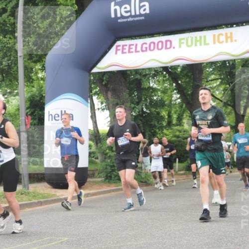 29.06.2025 - hella hamburg halbmarathon KatJ http://msf.ph/oto/8355594 29.06.2025 10:51:46 Zwischen KM18-KM19 1842, 6174, 6714 meine-sportfotos.de