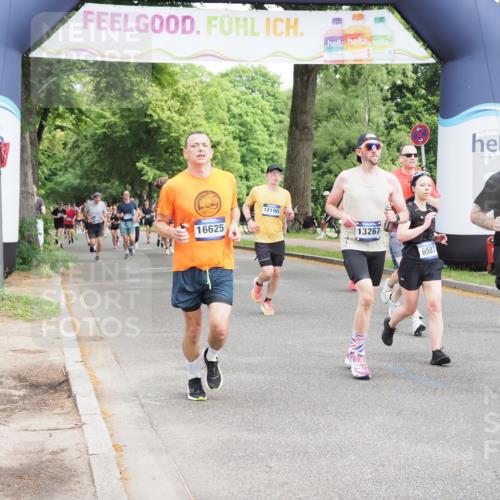 29.06.2025 - hella hamburg halbmarathon MichiJ http://msf.ph/oto/8355637 29.06.2025 10:41:52 Zwischen KM18-KM19 1120, 1143, 2432, 3058, 3256, 3898, 6581, 6587, 8618, 11976, 12213, 13267, 13869, 14834, 15408, 15896, 16625, 17259, 18190, 18450 meine-sportfotos.de
