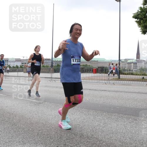 29.06.2025 - hella hamburg halbmarathon Lena Gebhardt http://msf.ph/oto/8355641 29.06.2025 10:38:58 Lombardsbrücke 4557, 726, 12722, 17333, 56, 1232, 1390, 1451, 1721, 1760, 2524, 2534, 2571, 2574, 2576, 2660, 2693, 2893, 2998, 3216, 3307, 3323, 3726, 3745, 3927, 4028, 4257, 4259, 4260, 4316, 4320, 4410, 4523, 4659, 4964, 5617, 5684, 5913, 6062, 6112, 6611, 6695, 6696, 6875, 7148, 7263, 7341, 7371, 7506, 7561, 7589, 7692, 7815, 7849, 8243, 8367, 8457, 8783, 9420, 9446, 9708, 9974, 9977, 10001, 10072, 10315, 10516, 10554, 13060 meine-sportfotos.de