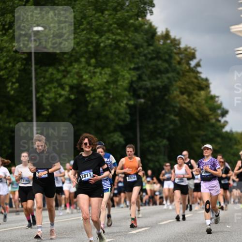 29.06.2025 - hella hamburg halbmarathon Dr. Thomas Lammeyer http://msf.ph/oto/8355661 29.06.2025 10:41:01 Kennedybrücke 1008, 1010, 1253, 1948, 2072, 2811, 3398, 3401, 3428, 3699, 3895, 4245, 5540, 5786, 5789, 5809, 6184, 6359, 6417, 7632, 7773, 8257, 8258, 8581, 8936, 8937, 9432, 9806, 9918, 10123, 10487, 10531, 10577, 10862, 10984 meine-sportfotos.de