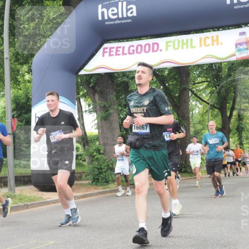 29.06.2025 - hella hamburg halbmarathon KatJ http://msf.ph/oto/8355673 29.06.2025 10:51:47 Zwischen KM18-KM19 1842, 6714 meine-sportfotos.de