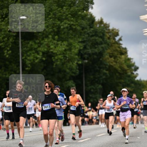 29.06.2025 - hella hamburg halbmarathon Dr. Thomas Lammeyer http://msf.ph/oto/8355732 29.06.2025 10:41:02 Kennedybrücke 1008, 1010, 1253, 1948, 2072, 2811, 3398, 3401, 3428, 3699, 3895, 4245, 5540, 5786, 5789, 5809, 6184, 6359, 6417, 7632, 7773, 8257, 8258, 8581, 8936, 8937, 9432, 9806, 9918, 10123, 10487, 10531, 10577, 10862, 10984 meine-sportfotos.de