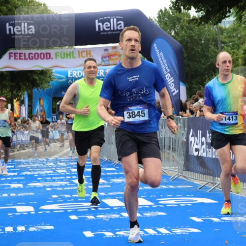 29.06.2025 - hella hamburg halbmarathon Strokosch-Dieckow http://msf.ph/oto/8355769 29.06.2025 10:30:36 Ziel 2460, 2851, 3845, 7231, 7481, 8318, 11413, 12049, 15253, 17322, 18235 meine-sportfotos.de