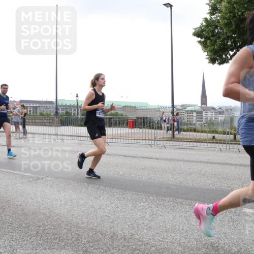 29.06.2025 - hella hamburg halbmarathon Lena Gebhardt http://msf.ph/oto/8355812 29.06.2025 10:38:59 Lombardsbrücke 0367, 557, 56, 1232, 1390, 1451, 1721, 1760, 2524, 2534, 2571, 2574, 2576, 2660, 2693, 2893, 2998, 3216, 3307, 3323, 3726, 3745, 3927, 4028, 4257, 4259, 4260, 4316, 4320, 4410, 4523, 4659, 4964, 5617, 5684, 5913, 6062, 6112, 6611, 6695, 6696, 6875, 7148, 7263, 7341, 7371, 7506, 7561, 7589, 7815, 7849, 8243, 8367, 8457, 8783, 9420, 9446, 9708, 9974, 9977, 10001, 10072, 10315, 10516, 10554, 13060 meine-sportfotos.de