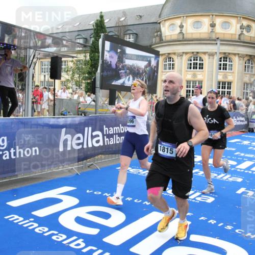 29.06.2025 - hella hamburg halbmarathon Michael Strokosch http://msf.ph/oto/8355852 29.06.2025 10:54:06 Ziel 1151, 1410, 1815, 2432, 3096, 3208, 3209, 6356, 6374, 6581, 8394, 9032, 11499, 11789, 12379, 13869, 16871, 17348, 18308 meine-sportfotos.de
