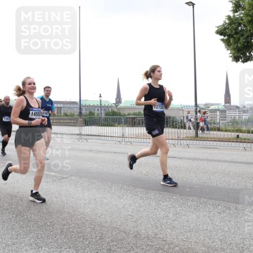 29.06.2025 - hella hamburg halbmarathon Lena Gebhardt http://msf.ph/oto/8355853 29.06.2025 10:38:59 Lombardsbrücke 7263, 14557, 367, 2722, 56, 1232, 1390, 1451, 1721, 1760, 2524, 2534, 2571, 2574, 2576, 2660, 2693, 2893, 2998, 3216, 3307, 3323, 3726, 3745, 3927, 4028, 4257, 4259, 4260, 4316, 4320, 4410, 4523, 4659, 4964, 5617, 5684, 5913, 6062, 6112, 6611, 6695, 6696, 6875, 7148, 7263, 7341, 7371, 7506, 7561, 7589, 7815, 7849, 8243, 8367, 8457, 8783, 9420, 9446, 9708, 9974, 9977, 10001, 10072, 10315, 10516, 10554, 13060 meine-sportfotos.de