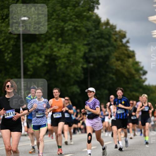 29.06.2025 - hella hamburg halbmarathon Dr. Thomas Lammeyer http://msf.ph/oto/8355869 29.06.2025 10:41:03 Kennedybrücke 1008, 1010, 1253, 1488, 1948, 2072, 2811, 3398, 3401, 3428, 3699, 3895, 4245, 5560, 5786, 5789, 5809, 6184, 6359, 7632, 7773, 8257, 8258, 8581, 8936, 8937, 9432, 9806, 9918, 10123, 10487, 10531, 10577, 10862, 10984 meine-sportfotos.de