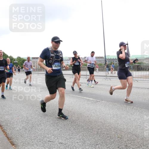 29.06.2025 - hella hamburg halbmarathon Lena Gebhardt http://msf.ph/oto/8355881 29.06.2025 10:48:05 Lombardsbrücke 4856, 16356, 077, 15730, 5886, 1045, 1157, 1174, 1175, 1246, 1392, 1618, 1639, 1645, 1701, 1926, 2037, 2163, 2197, 2418, 2491, 2545, 2650, 2704, 2756, 2790, 2958, 3049, 3320, 3468, 3504, 3679, 3933, 4327, 4423, 4588, 4856, 5585, 5781, 5886, 5952, 6143, 7240, 7393, 7394, 7427, 7532, 7916, 7970, 8077, 8310, 8521, 8550, 8774, 8948, 9356, 9687, 9696, 9697, 9775, 9921, 10145, 10658, 10777, 10794, 10991, 11548, 11742, 11781, 11802, 11909, 12431 meine-sportfotos.de