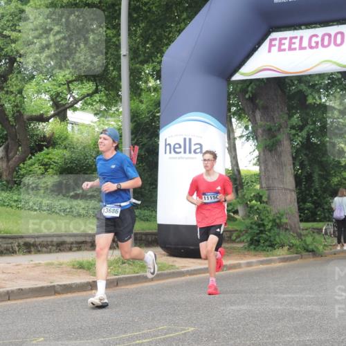 29.06.2025 - hella hamburg halbmarathon KatJ http://msf.ph/oto/8355904 29.06.2025 10:21:51 Zwischen KM18-KM19 1407, 2746, 4463, 4679, 8062 meine-sportfotos.de