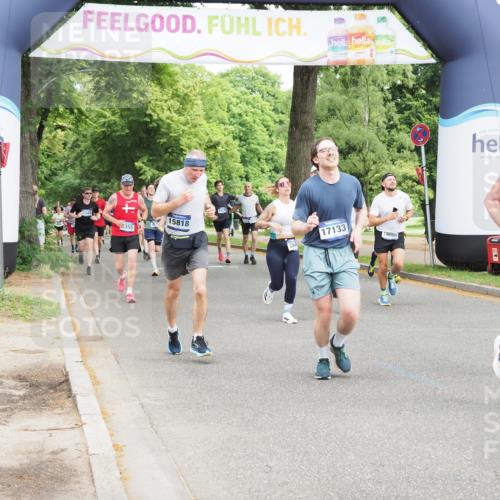 29.06.2025 - hella hamburg halbmarathon MichiJ http://msf.ph/oto/8355905 29.06.2025 10:41:57 Zwischen KM18-KM19 1120, 1143, 2432, 2448, 4897, 6356, 6587, 8223, 8618, 11976, 12213, 13267, 13869, 14660, 14834, 15389, 15818, 16625, 17133, 18190, 19000 meine-sportfotos.de