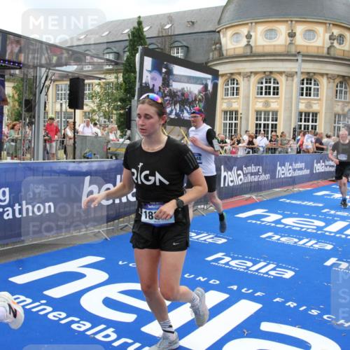 29.06.2025 - hella hamburg halbmarathon Michael Strokosch http://msf.ph/oto/8355932 29.06.2025 10:54:06 Ziel 1151, 1410, 1815, 2432, 3096, 3208, 3209, 6356, 6374, 6581, 8394, 9032, 11499, 11789, 12379, 13869, 16871, 17348, 18308 meine-sportfotos.de