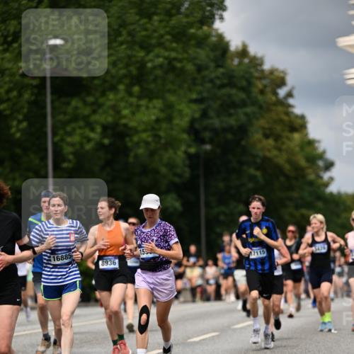 29.06.2025 - hella hamburg halbmarathon Dr. Thomas Lammeyer http://msf.ph/oto/8355940 29.06.2025 10:41:04 Kennedybrücke 1008, 1010, 1253, 1488, 1948, 1952, 2072, 2811, 3398, 3401, 3428, 3699, 3895, 4245, 5560, 5786, 5789, 5809, 6184, 6359, 7632, 7773, 8257, 8258, 8581, 8936, 8937, 9432, 9806, 9918, 10123, 10487, 10577, 10862, 10984 meine-sportfotos.de