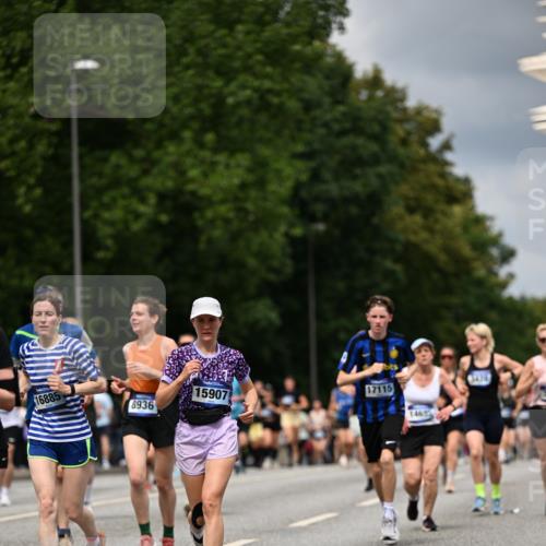29.06.2025 - hella hamburg halbmarathon Dr. Thomas Lammeyer http://msf.ph/oto/8355979 29.06.2025 10:41:04 Kennedybrücke 1008, 1010, 1253, 1488, 1948, 1952, 2072, 2811, 3398, 3401, 3428, 3699, 3895, 4245, 5560, 5786, 5789, 5809, 6184, 6359, 7632, 7773, 8257, 8258, 8581, 8936, 8937, 9432, 9806, 9918, 10123, 10487, 10577, 10862, 10984 meine-sportfotos.de
