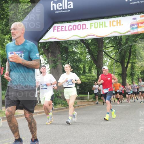 29.06.2025 - hella hamburg halbmarathon KatJ http://msf.ph/oto/8355999 29.06.2025 10:51:50 Zwischen KM18-KM19 2936, 6714 meine-sportfotos.de