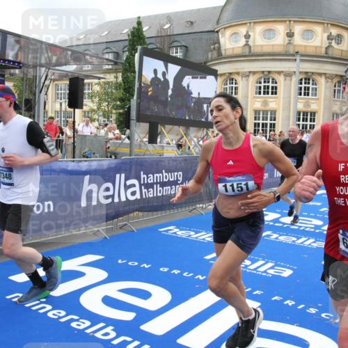 29.06.2025 - hella hamburg halbmarathon Michael Strokosch http://msf.ph/oto/8356009 29.06.2025 10:54:07 Ziel 1151, 1410, 1815, 3096, 3208, 3209, 6294, 6356, 6374, 6581, 8394, 9032, 11499, 12379, 13397, 16871, 17348, 18308 meine-sportfotos.de