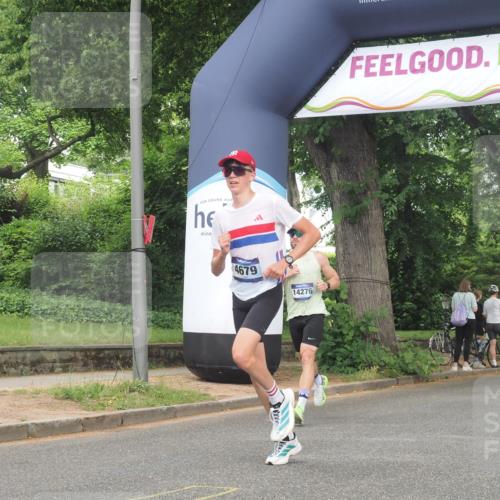 29.06.2025 - hella hamburg halbmarathon KatJ http://msf.ph/oto/8356012 29.06.2025 10:21:53 Zwischen KM18-KM19 1407, 4463, 4679 meine-sportfotos.de
