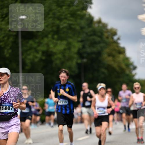 29.06.2025 - hella hamburg halbmarathon Dr. Thomas Lammeyer http://msf.ph/oto/8356078 29.06.2025 10:41:06 Kennedybrücke 1008, 1010, 1253, 1488, 1490, 1948, 1952, 2072, 2811, 3398, 3401, 3428, 3714, 3895, 4245, 5560, 5786, 5789, 5809, 6184, 6359, 6804, 7632, 7773, 8257, 8258, 8315, 8936, 8937, 9432, 9806, 9918, 10123, 10487, 10577, 10862 meine-sportfotos.de