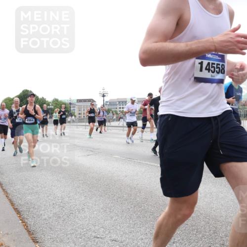 29.06.2025 - hella hamburg halbmarathon Lena Gebhardt http://msf.ph/oto/8356081 29.06.2025 10:39:00 Lombardsbrücke 3307, 1390, 4964, 14558, 8367, 56, 1232, 1390, 1451, 1760, 2092, 2524, 2534, 2571, 2574, 2576, 2660, 2693, 2843, 2893, 2998, 3216, 3307, 3323, 3726, 3727, 3745, 3927, 4028, 4257, 4259, 4260, 4316, 4320, 4410, 4523, 4659, 4882, 4964, 5617, 5684, 5913, 6062, 6112, 6611, 6695, 6696, 6875, 7148, 7263, 7341, 7506, 7561, 7589, 7815, 7849, 8243, 8367, 8457, 8783, 9420, 9446, 9708, 9974, 9977, 10001, 10072, 10315, 10516, 10554, 13060 meine-sportfotos.de