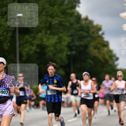 29.06.2025 - hella hamburg halbmarathon Dr. Thomas Lammeyer http://msf.ph/oto/8356098 29.06.2025 10:41:07 Kennedybrücke 1008, 1010, 1253, 1488, 1490, 1597, 1948, 1952, 2072, 2811, 3398, 3428, 3714, 3895, 4245, 5560, 5786, 5789, 5809, 6184, 6359, 6804, 7202, 7632, 7707, 7773, 7823, 8257, 8258, 8315, 8936, 8937, 9806, 9918, 10123, 10487, 10577, 10862 meine-sportfotos.de