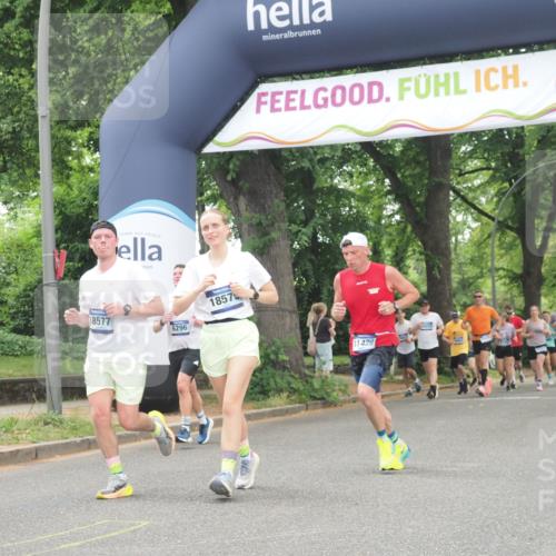 29.06.2025 - hella hamburg halbmarathon KatJ http://msf.ph/oto/8356113 29.06.2025 10:51:51 Zwischen KM18-KM19 2936, 6714 meine-sportfotos.de