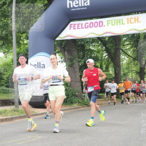 29.06.2025 - hella hamburg halbmarathon KatJ http://msf.ph/oto/8356143 29.06.2025 10:51:51 Zwischen KM18-KM19 2936, 6714 meine-sportfotos.de