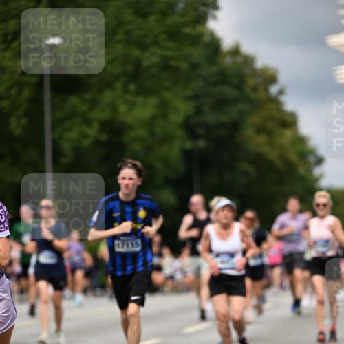 29.06.2025 - hella hamburg halbmarathon Dr. Thomas Lammeyer http://msf.ph/oto/8356145 29.06.2025 10:41:07 Kennedybrücke 1008, 1010, 1253, 1488, 1490, 1597, 1948, 1952, 2072, 2811, 3398, 3428, 3714, 3895, 4245, 5560, 5786, 5789, 5809, 6184, 6359, 6804, 7202, 7632, 7707, 7773, 7823, 8257, 8258, 8315, 8936, 8937, 9806, 9918, 10123, 10487, 10577, 10862 meine-sportfotos.de