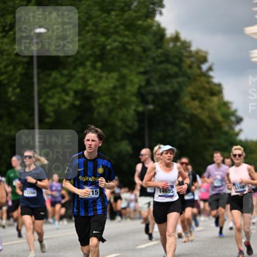 29.06.2025 - hella hamburg halbmarathon Dr. Thomas Lammeyer http://msf.ph/oto/8356162 29.06.2025 10:41:07 Kennedybrücke 1008, 1010, 1253, 1488, 1490, 1597, 1948, 1952, 2072, 2811, 3398, 3428, 3714, 3895, 4245, 5560, 5786, 5789, 5809, 6184, 6359, 6804, 7202, 7632, 7707, 7773, 7823, 8257, 8258, 8315, 8936, 8937, 9806, 9918, 10123, 10487, 10577, 10862 meine-sportfotos.de