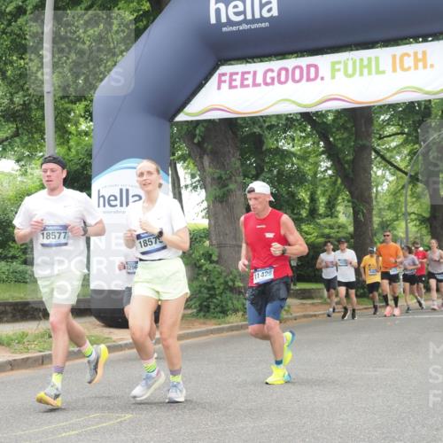 29.06.2025 - hella hamburg halbmarathon KatJ http://msf.ph/oto/8356164 29.06.2025 10:51:51 Zwischen KM18-KM19 2936, 6714 meine-sportfotos.de