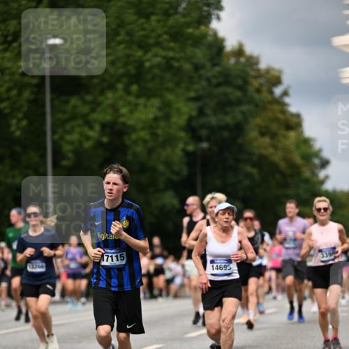 29.06.2025 - hella hamburg halbmarathon Dr. Thomas Lammeyer http://msf.ph/oto/8356181 29.06.2025 10:41:07 Kennedybrücke 1008, 1010, 1253, 1488, 1490, 1597, 1948, 1952, 2072, 2811, 3398, 3428, 3714, 3895, 4245, 5560, 5786, 5789, 5809, 6184, 6359, 6804, 7202, 7632, 7707, 7773, 7823, 8257, 8258, 8315, 8936, 8937, 9806, 9918, 10123, 10487, 10577, 10862 meine-sportfotos.de