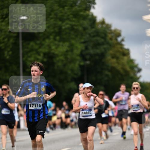 29.06.2025 - hella hamburg halbmarathon Dr. Thomas Lammeyer http://msf.ph/oto/8356209 29.06.2025 10:41:08 Kennedybrücke 1008, 1010, 1253, 1488, 1490, 1597, 1948, 1952, 2072, 2552, 2811, 3165, 3398, 3428, 3714, 3895, 5560, 5786, 5789, 5809, 6184, 6359, 6804, 7202, 7235, 7632, 7707, 7773, 7823, 8257, 8258, 8315, 8936, 8937, 9806, 9918, 10123, 10487, 10862 meine-sportfotos.de