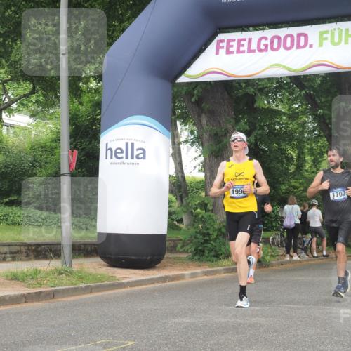 29.06.2025 - hella hamburg halbmarathon KatJ http://msf.ph/oto/8356220 29.06.2025 10:21:55 Zwischen KM18-KM19 1707, 1990, 4463, 4679 meine-sportfotos.de