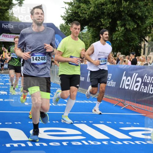29.06.2025 - hella hamburg halbmarathon Strokosch-Dieckow http://msf.ph/oto/8356236 29.06.2025 10:52:10 Ziel 1482, 2397, 2595, 4419, 4837, 5032, 5087, 5093, 5378, 5482, 6164, 6897, 7732, 7896, 9074, 9082, 12135, 12580, 13726, 14248, 14300, 15275, 15446, 15829, 16003, 16179, 16320, 16591, 16666, 17033, 17130, 18475, 18801 meine-sportfotos.de