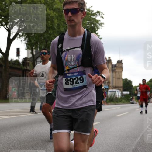 29.06.2025 - hella hamburg halbmarathon Yannick Fuchs http://msf.ph/oto/8356244 29.06.2025 10:53:02 20KM 1285, 1642, 1946, 1951, 2006, 2027, 2348, 2584, 2677, 2855, 2957, 2978, 3181, 3983, 4088, 4592, 5084, 5347, 5633, 6202, 6208, 6636, 6997, 7031, 7223, 7476, 8290, 8929, 9655, 10036, 10759, 10915, 10943, 12633, 13407, 13583, 14375, 14631, 14914, 15232, 15240, 15263, 15284, 15824, 16160, 16341, 16563, 16910, 17017, 17346, 17630, 17810, 17852, 18112, 18153, 18232, 18266, 18327, 18730, 18954 meine-sportfotos.de