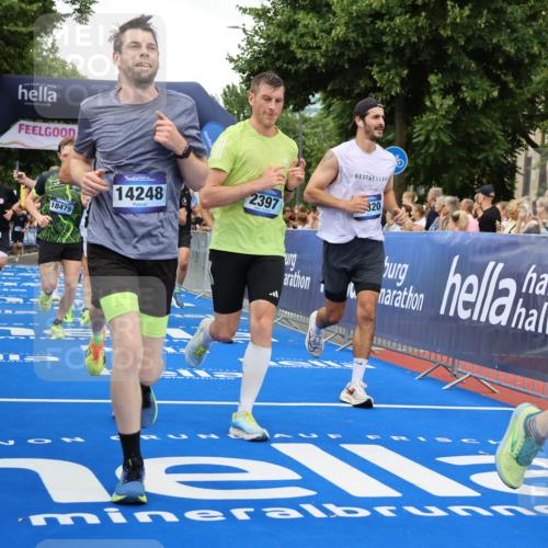 29.06.2025 - hella hamburg halbmarathon Strokosch-Dieckow http://msf.ph/oto/8356270 29.06.2025 10:52:10 Ziel 1482, 2397, 2595, 4419, 4837, 5032, 5087, 5093, 5378, 5482, 6164, 6897, 7732, 7896, 9074, 9082, 12135, 12580, 13726, 14248, 14300, 15275, 15446, 15829, 16003, 16179, 16320, 16591, 16666, 17033, 17130, 18475, 18801 meine-sportfotos.de