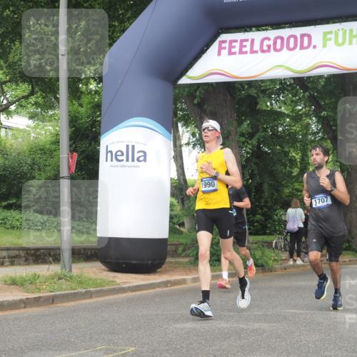 29.06.2025 - hella hamburg halbmarathon KatJ http://msf.ph/oto/8356279 29.06.2025 10:21:55 Zwischen KM18-KM19 1707, 1990, 4463, 4679 meine-sportfotos.de